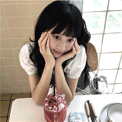 沙滩上的夏娃